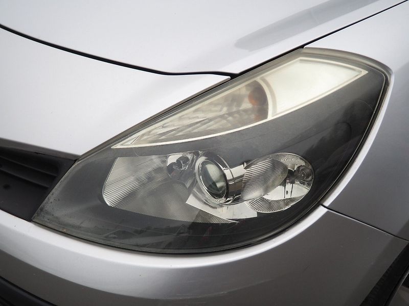 Renault Clio (2008) 1.5 dCi 63 kW - fotka 7 z 30