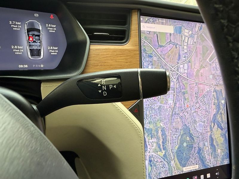Tesla Model X Performance Ludicrous Mode - fotka 35 z 42