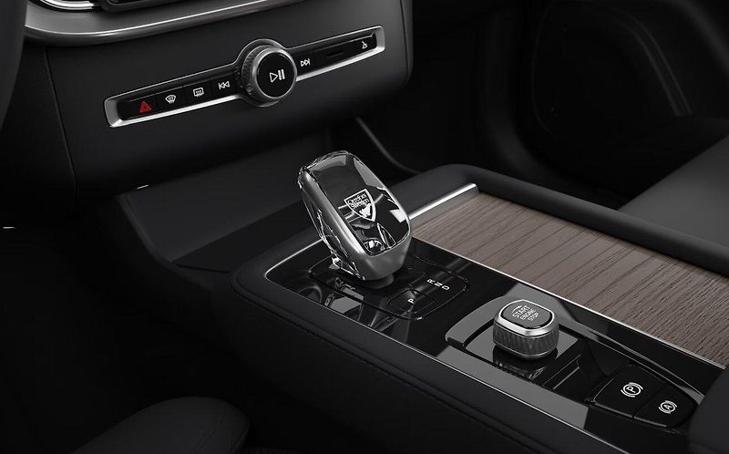 Volvo XC90 (2026) T8 AWD PLUS BRIGHT - fotka 15 z 17