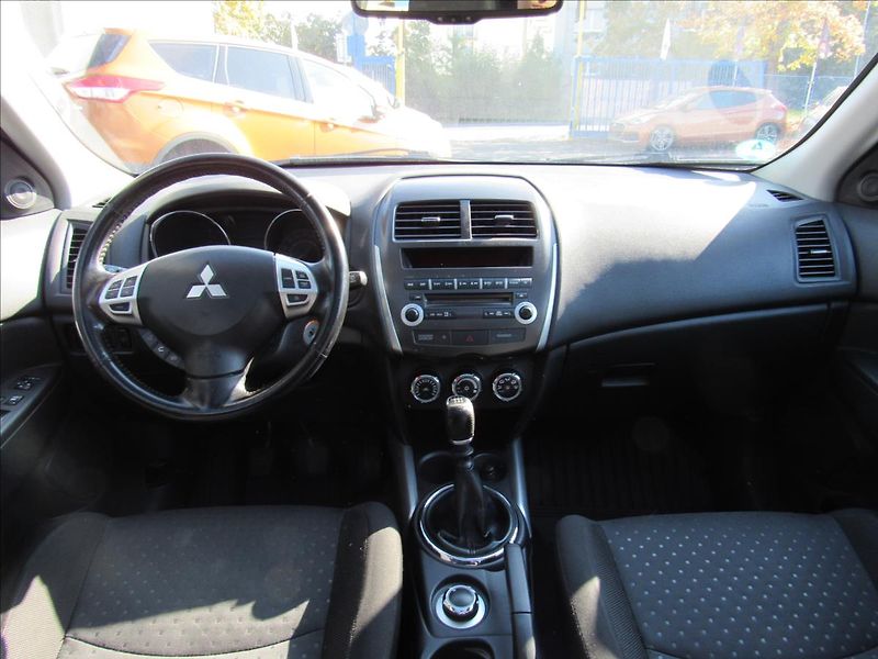 Mitsubishi ASX 1,8 DI-D 110kW 4x4 - fotka 11 z 30