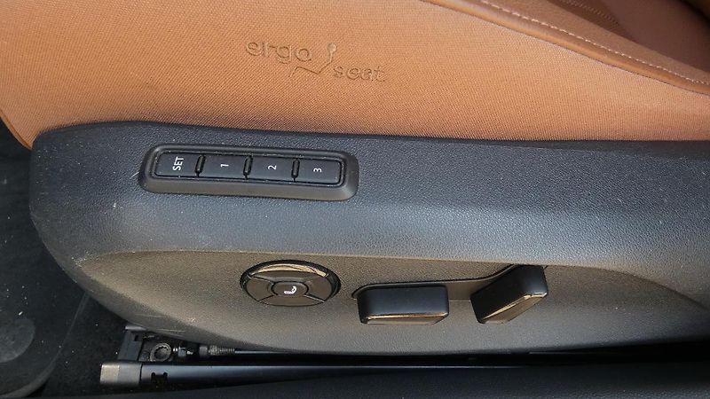 Škoda Superb 2.0 TDI 142kW 4x4 L&K Combi DS - fotka 23 z 27