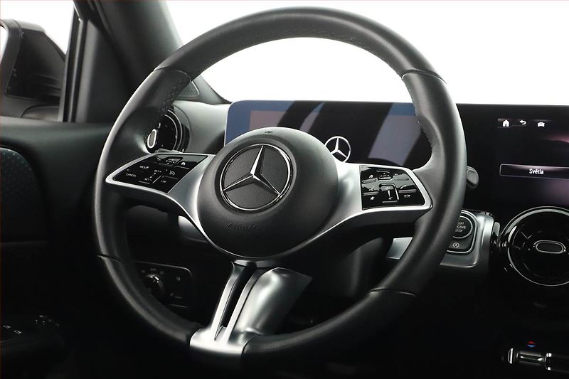 Mercedes-Benz GLB (2024) 200 d 4MATIC - fotka 8 z 20