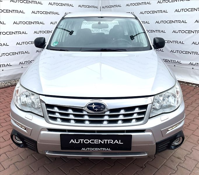 Subaru Forester 2,0 i,110kW,AWD,serv.kn. - fotka 2 z 18
