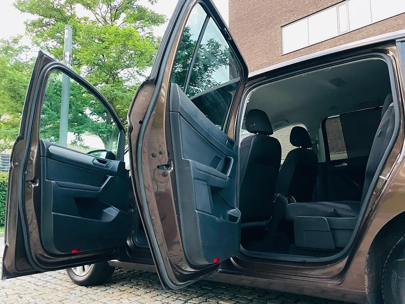 Volkswagen Touran 1.6TDI MAN 7MÍST LED SERVISKA - fotka 23 z 45