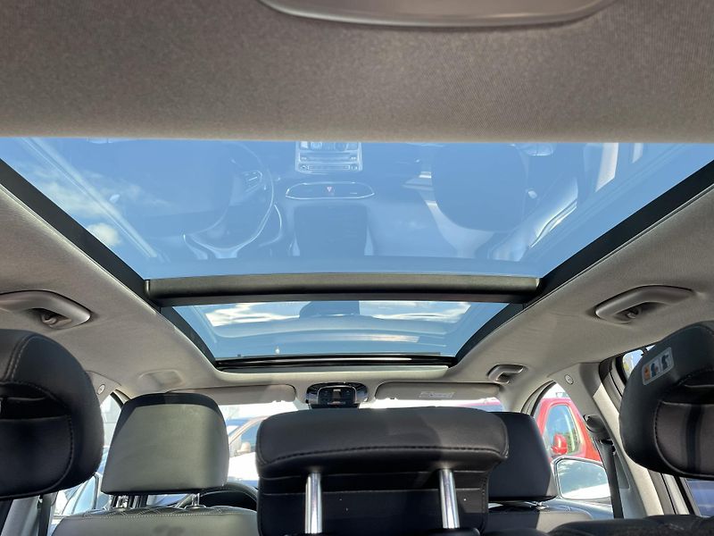 Hyundai Santa Fe ST. PREMIUM 2.2 CRDi 4x4 148kW - fotka 35 z 45