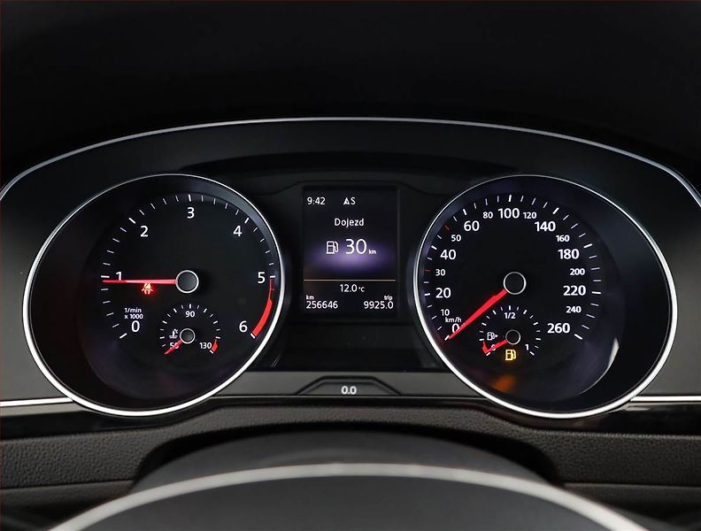 Volkswagen Passat (2016) 2.0 TDI, Kůže, Navi, Tempomat - fotka 9 z 19