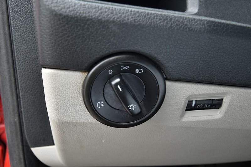 Volkswagen Transporter 2.0 TDI L2 KLIMA DPH TAŽNÉ Z. - fotka 15 z 16