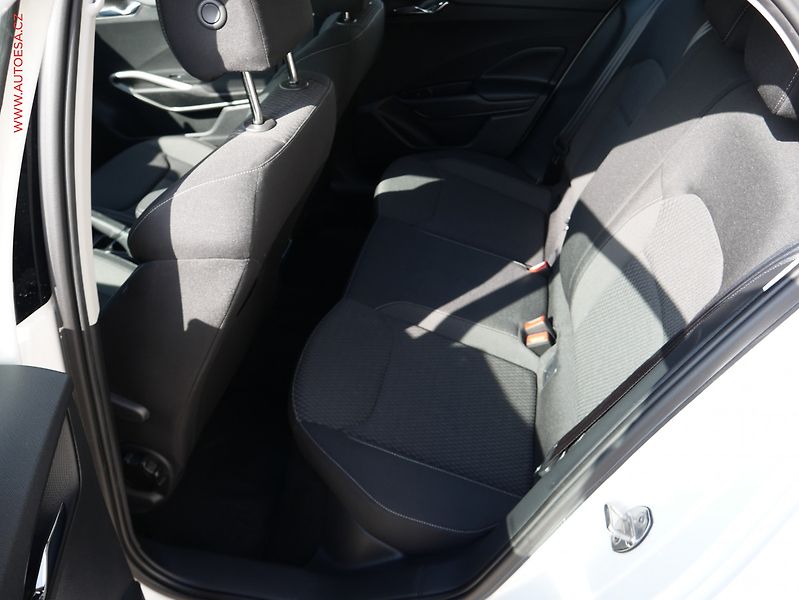 Škoda Fabia (2021) 1.0TSi, 2.maj,ČR, Style, LED - fotka 10 z 18