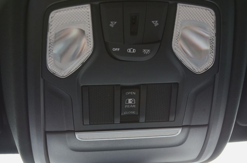 Dodge RAM (2022) 1500 BIGHORN 5.7 V8 HEMI 4x4  - fotka 46 z 51