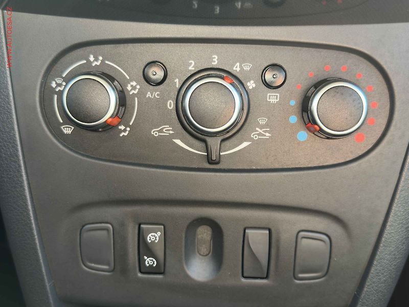 Dacia Sandero (2019) 0.9TCe, 2.maj,ČR, AC, TZ - fotka 15 z 20