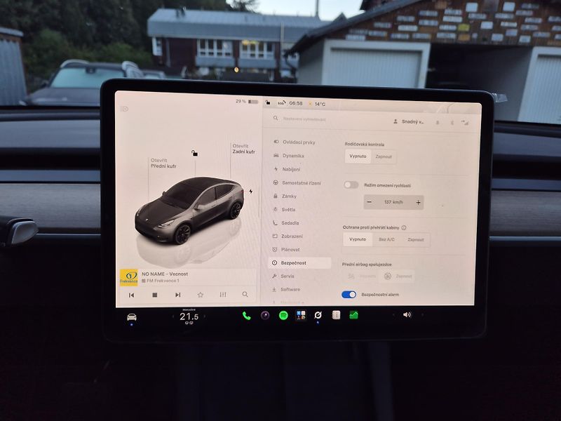 Tesla Model Y RWD 235kw 95,3 % - fotka 27 z 49