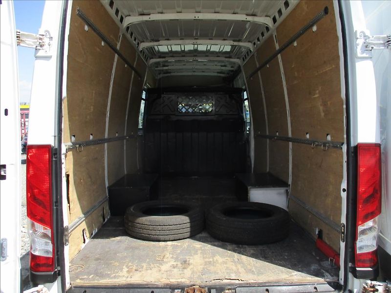 Iveco Daily 2,3 D 35C13, 6míst,klima,DPH, - fotka 12 z 30