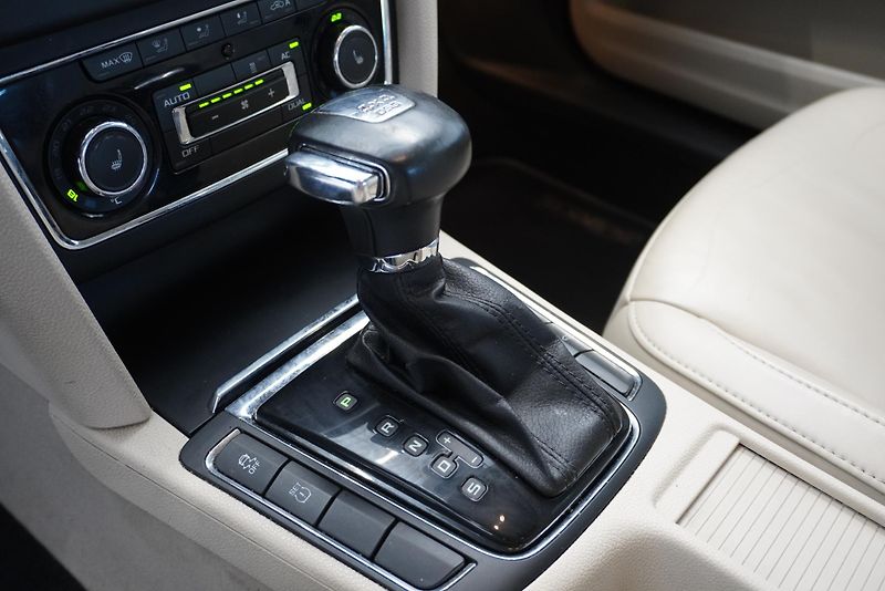 Škoda Superb 3.6 V6 191kW 4x4 REZERVACE - fotka 15 z 36