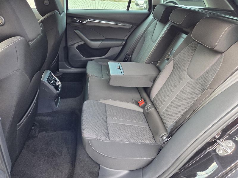 Škoda Octavia 2,0 TDi DSG Style First Editio - fotka 10 z 26