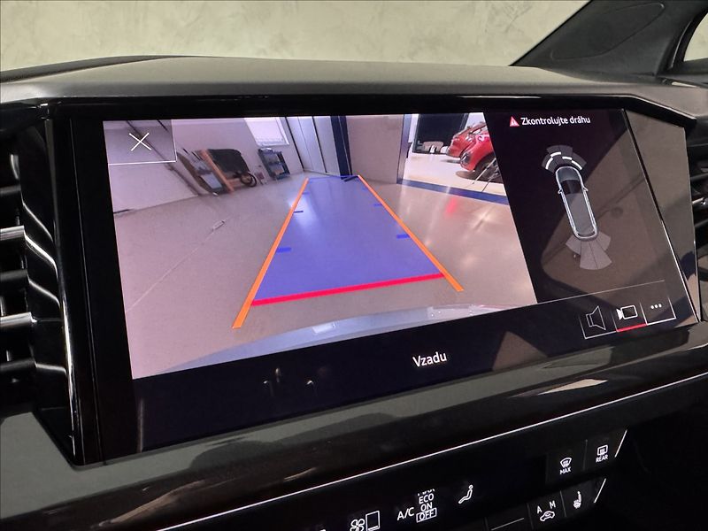 Audi Q4 e-tron 35 S-Line LED HUD Kamera - fotka 35 z 45