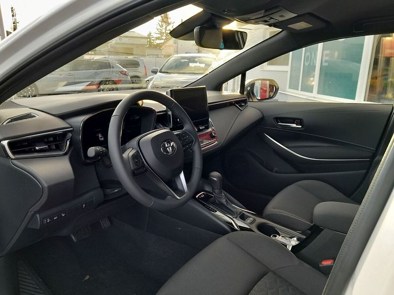 Toyota Corolla TS Limited edition 1,8 HEV 140 - fotka 2 z 3