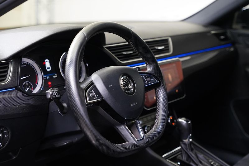 Škoda Superb - fotka 14 z 27