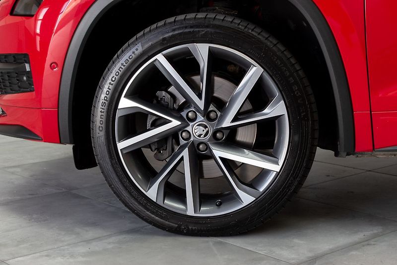 Škoda Kodiaq 2.0 TDI 4x4*SPORTLINE*TAŽNÉ*ČR - fotka 43 z 51