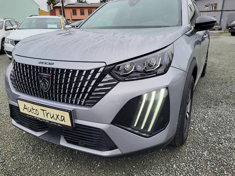 Peugeot 2008 1.2 PureTech 130k AUTOMAT - fotka 35 z 45