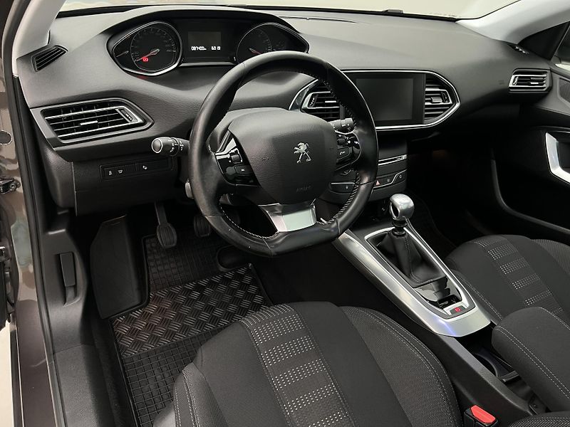 Peugeot 308 1.2 PURETECH ACTIVE 1. maj. - fotka 3 z 39