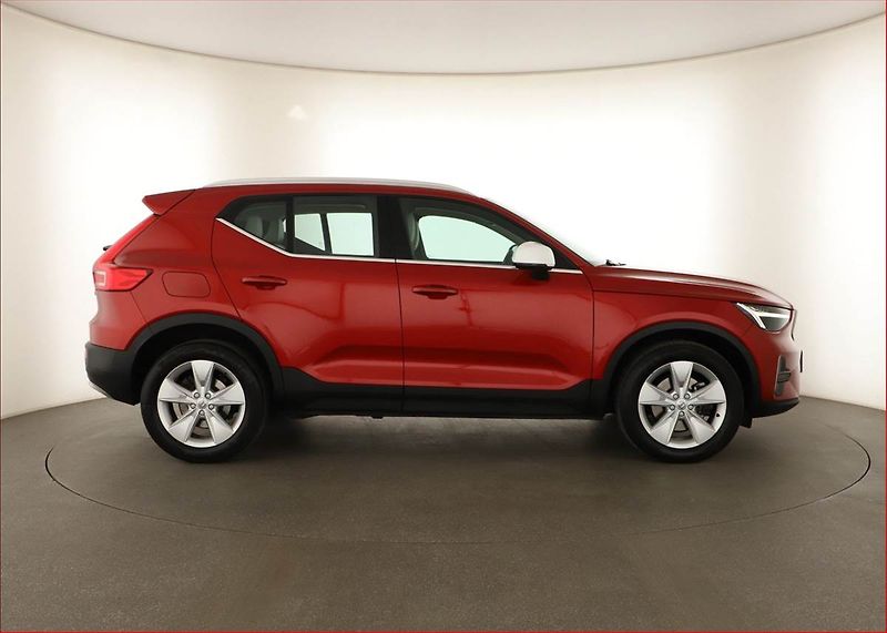 Volvo XC40 (2022) Plus B4 - fotka 6 z 17