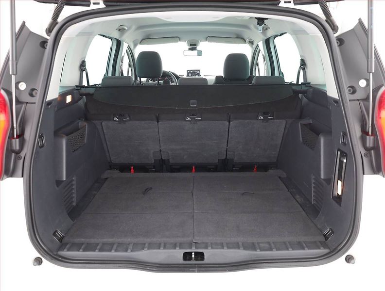 Peugeot 5008 (2013) 2.0 BlueHDi, Navi, Tempomat - fotka 12 z 12