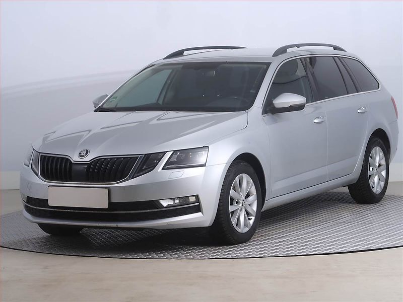 Škoda Octavia (2018) 1.6 TDI, Automat, Navi - fotka 2 z 20