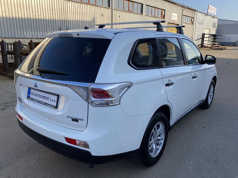 Mitsubishi Outlander (2014) 2,0i - Invite - 1 Majitel - fotka 6 z 42
