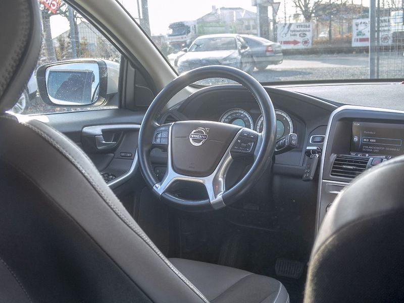 Volvo XC60 (2011) ČR 2.0D 120KW – TAŽNÝ - fotka 14 z 54