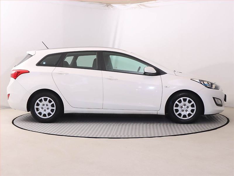 Hyundai i30 (2013) 1.6 CRDi, Serv.kniha - fotka 6 z 15
