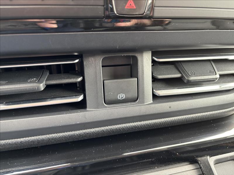 Ford Tourneo Custom 2,0 EcoBlue Titanium 125kW L1 - fotka 36 z 44