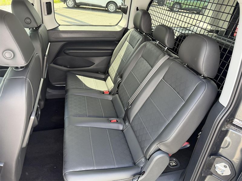 Ford Tourneo Connect (2026) Titanium, Grand Tourneo, 1.5 E - fotka 12 z 20