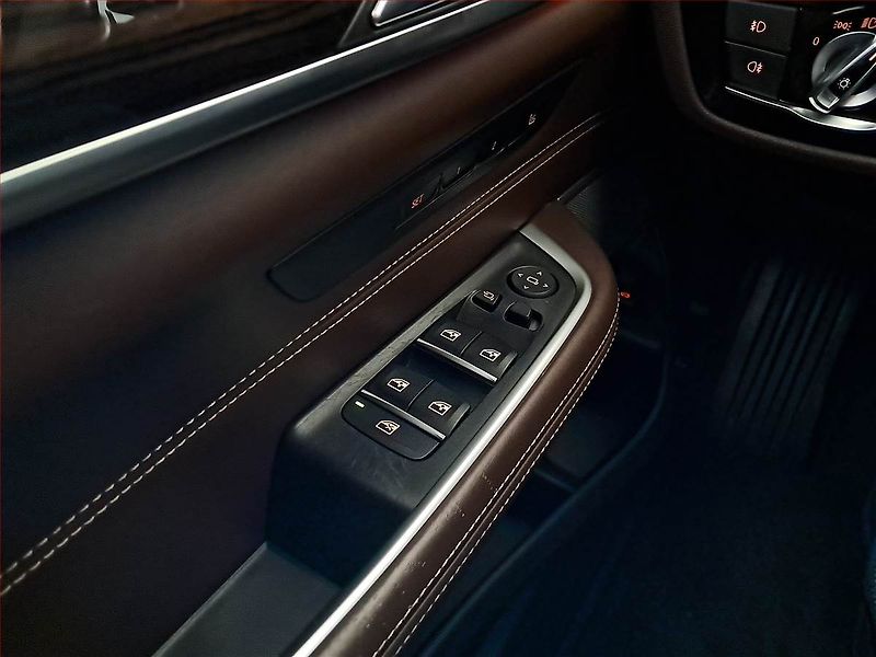 BMW Řada 6 (2018) Luxury Line 640i xDrive GT - fotka 22 z 25
