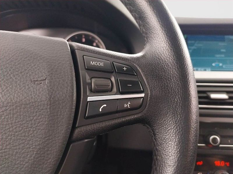 BMW Řada 5 (2013) 520d, Navi, Xenony, Tempomat - fotka 17 z 21
