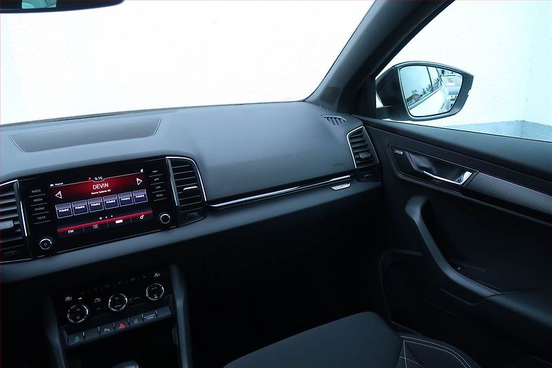 Škoda Karoq (2019) 2.0 TSI - fotka 8 z 29