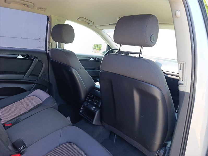Audi Q7 3,0 TDi Quattro Autom.7Míst ČR - fotka 25 z 40