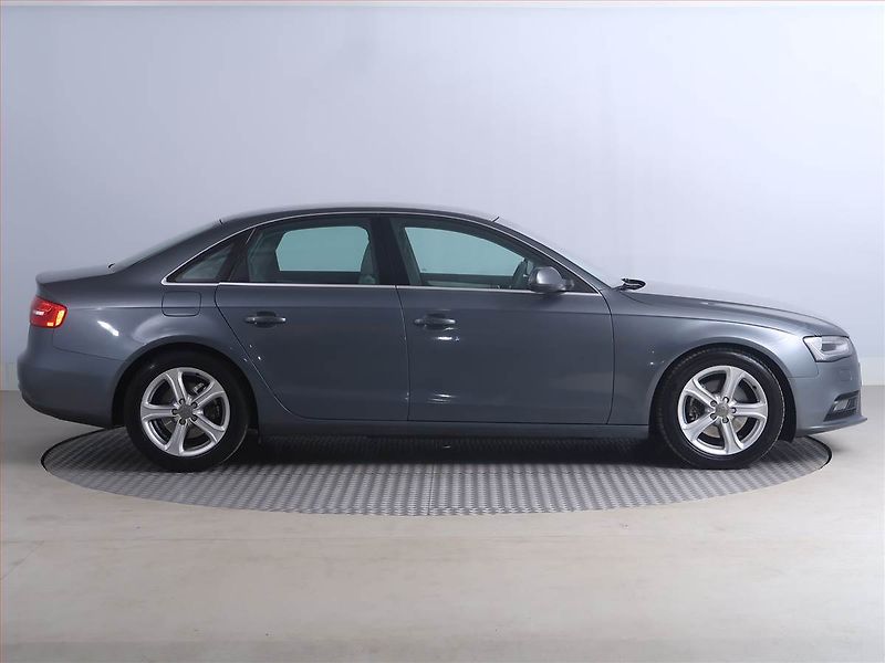 Audi A4 (2013) 2.0 TDI, Bi-Xenony, Tempomat - fotka 6 z 19