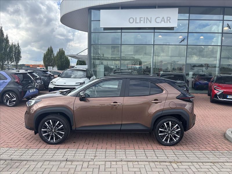 Toyota Yaris Cross (2026) 1,5 HEV 4x4 Executive TECH VIP - fotka 2 z 12