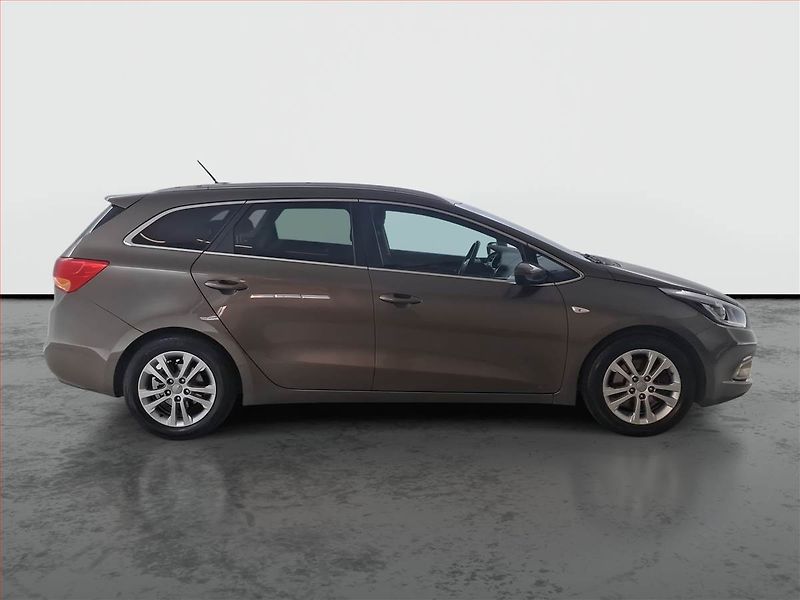 Kia Ceed (2013) 1.6 GDI, Serv.kniha, Navi - fotka 6 z 16
