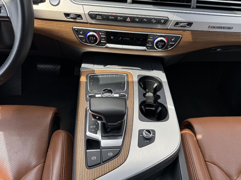 Audi Q7 3.0 TDI HNĚDÁ KŮŽE MAX - fotka 31 z 49