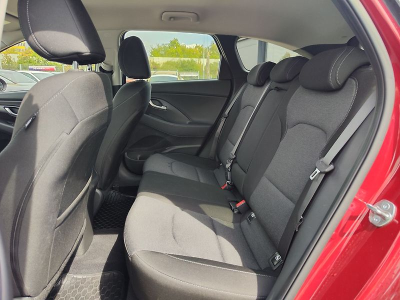 Hyundai i30 1.0 T-GDI/88kW Smart Navi - fotka 11 z 33