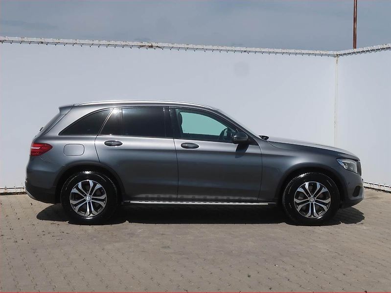 Mercedes-Benz GLC (2016) 220 d 4MATIC, 4X4 - fotka 6 z 16