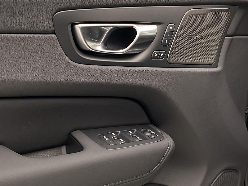Volvo XC60 (2026) B5 AWD AUT DARK PLUS - fotka 27 z 69