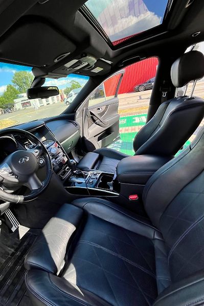 Infiniti QX70 (2015) Prodám velmi zachovalé a pravi - fotka 19 z 28