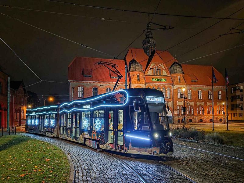 Praha má hned několik vánočních tramvají.