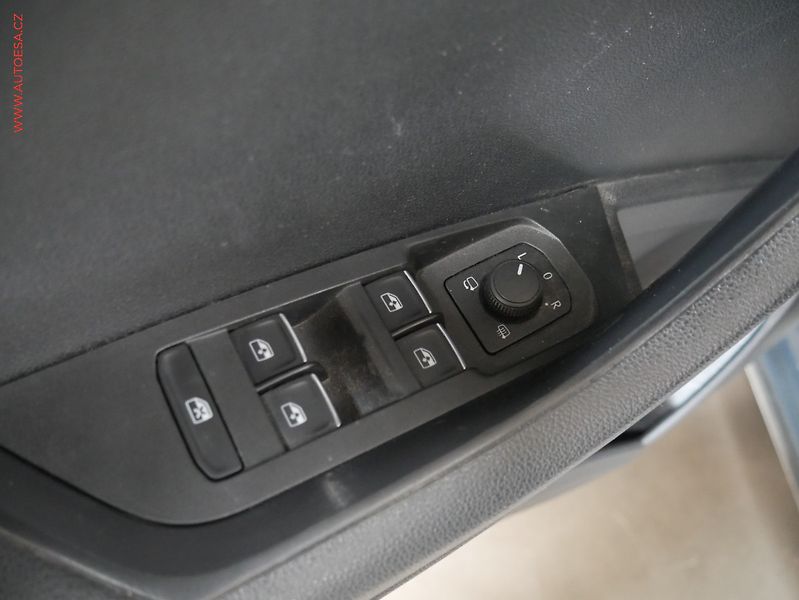 Škoda Karoq (2018) 2.0 TDi 4x4, Style, TZ, panor - fotka 16 z 17