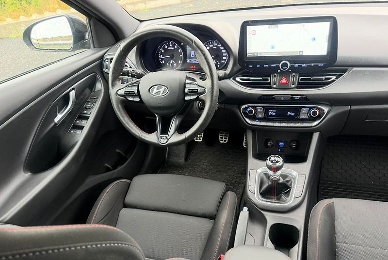 Hyundai i30 1,6 118 kw Fastback Mild Hybri - fotka 10 z 17