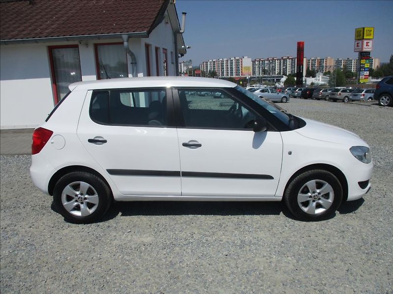 Škoda Fabia 1,2 TSi, klimatizace,serviska, - fotka 4 z 39