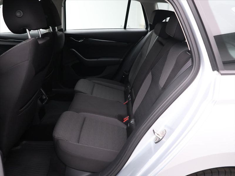 Škoda Octavia 2,0 TDI 85kW Ambition CZ DPH - fotka 13 z 27