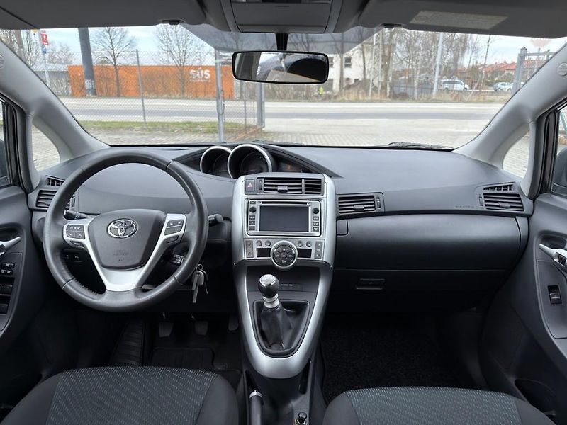 Toyota Verso 1.8i 108 kW navi. serviska - fotka 8 z 19
